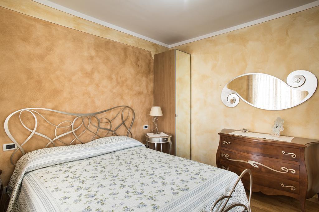 B&B La Petite Maison Puegnago sul Garda Zimmer foto